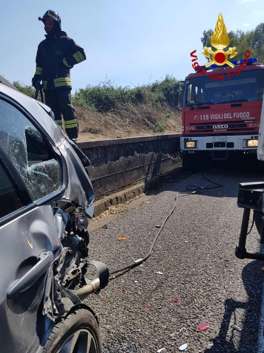 Paura In Autostrada Tir Sbanda Nel Catanese Coinvolte Tre Auto