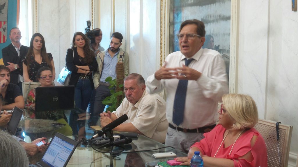 Rosario Crocetta ritira la sua candidatura alla presidenza della Regione Siciliana.