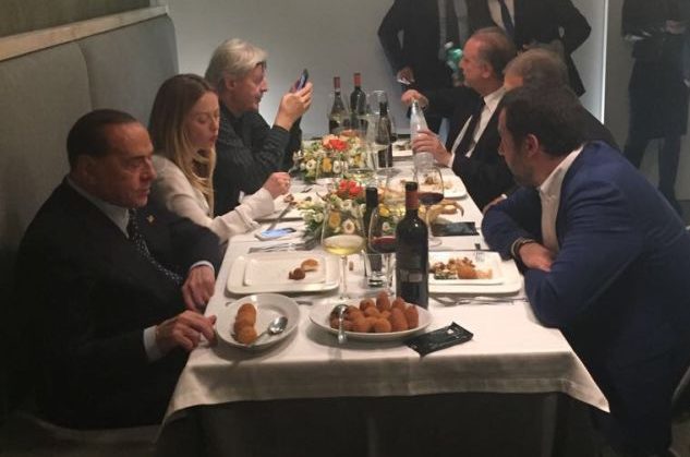 Berlusconi cena Meloni, Sgarbi, Salvini, Musumeci