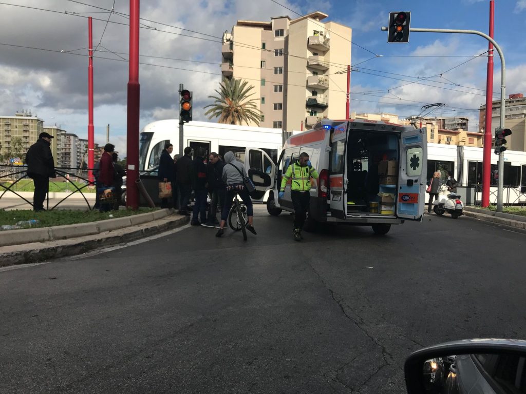 incidente tram Palermo