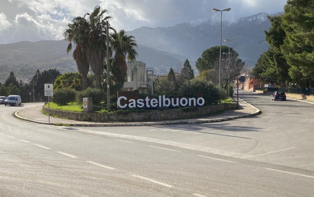 ingresso paese scritta Castelbuono 