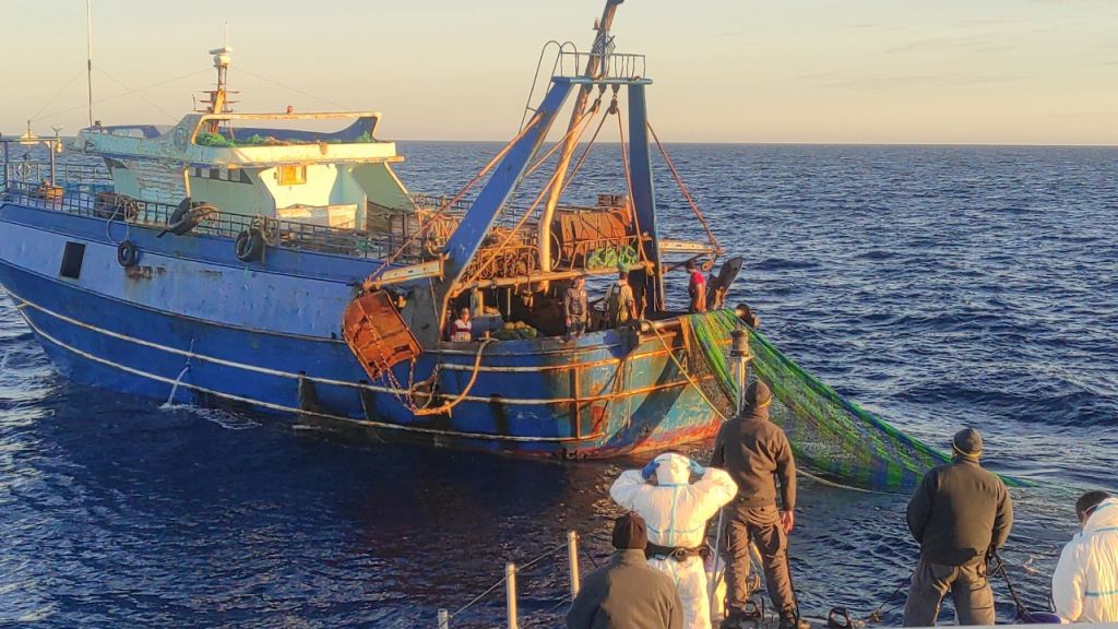 pesca a strascico, pescherecci egiziani a Lampedusa