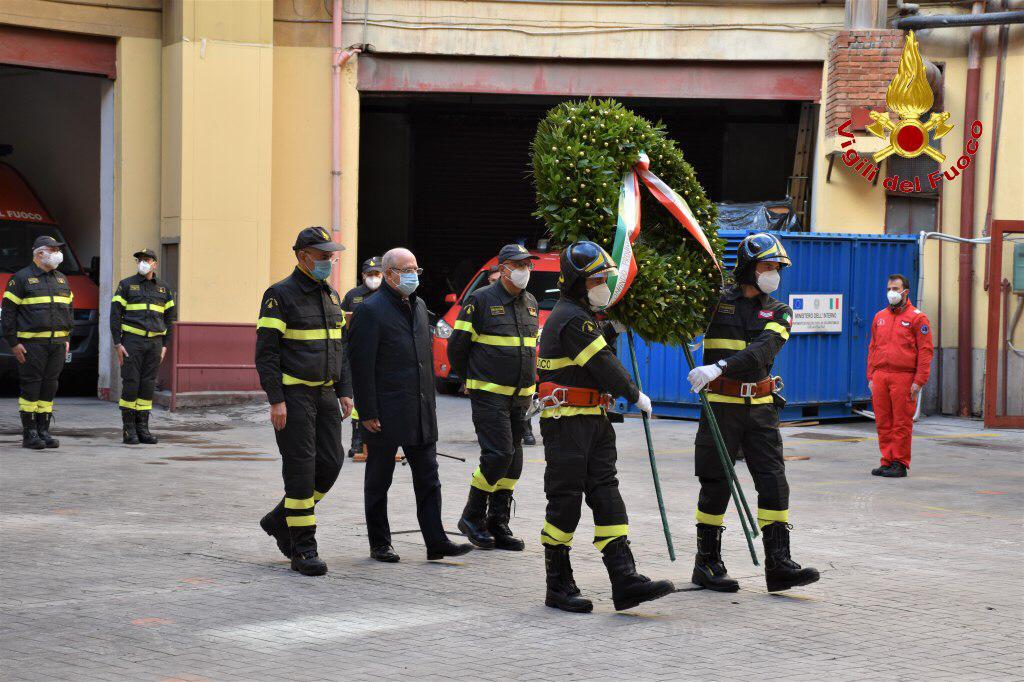 Latina, i vigili del fuoco festeggiano Santa Barbara: dimostrazione in  piazza della Libertà per grandi e bambini