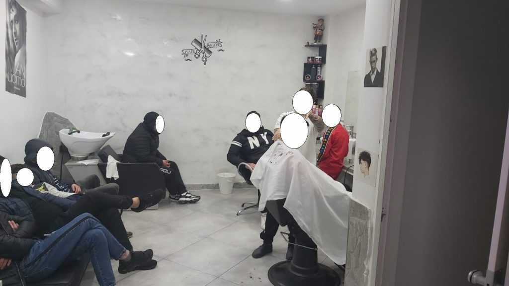 Coronavirus: barbiere in garage a Catania