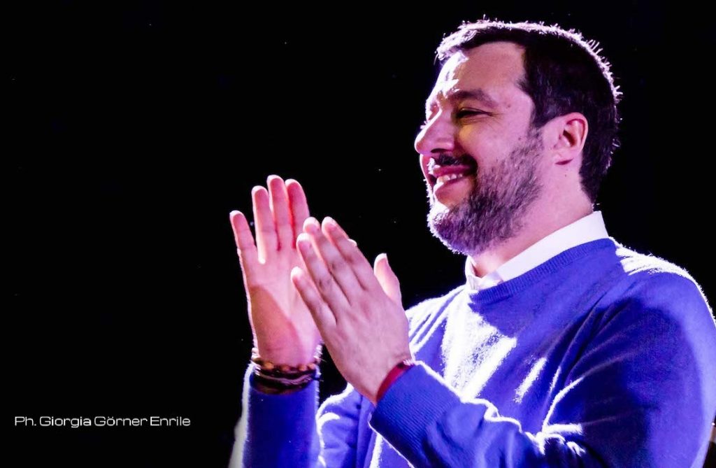 Matteo Salvini applausi