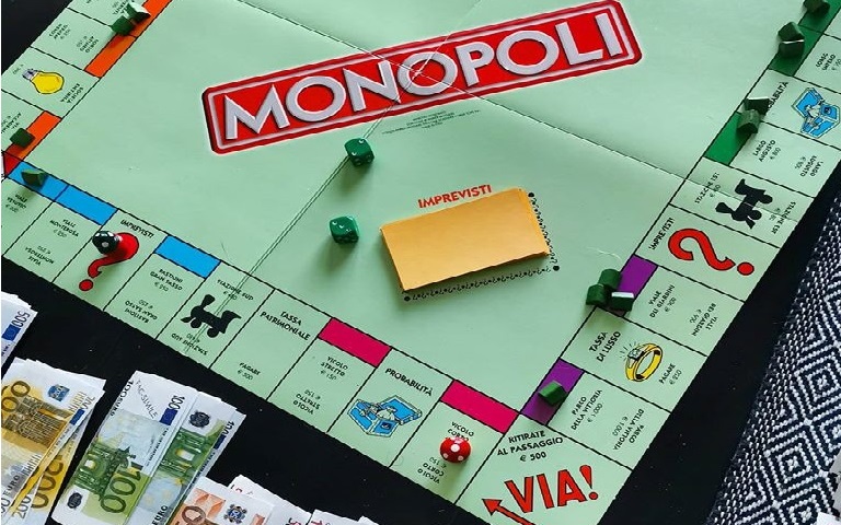 Monopoli, imprevisti, giochi da tavolo, società,