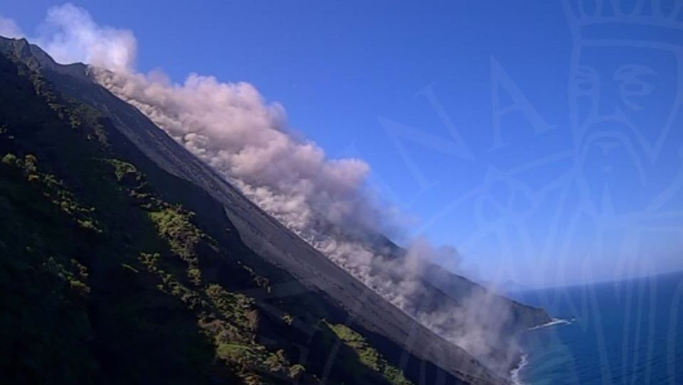 Stromboli, eruzione, frana, sciara del fuoco, vulcano 15.04.2020