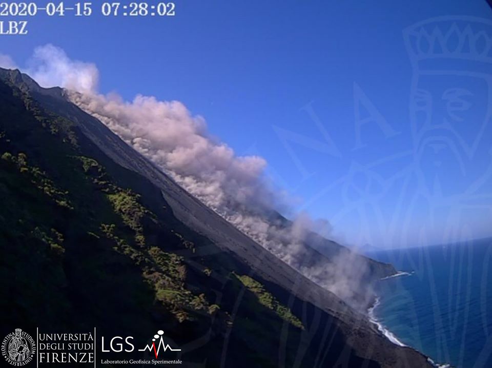 Stromboli, eruzione, frana, sciara del fuoco, vulcano 15.04.2020