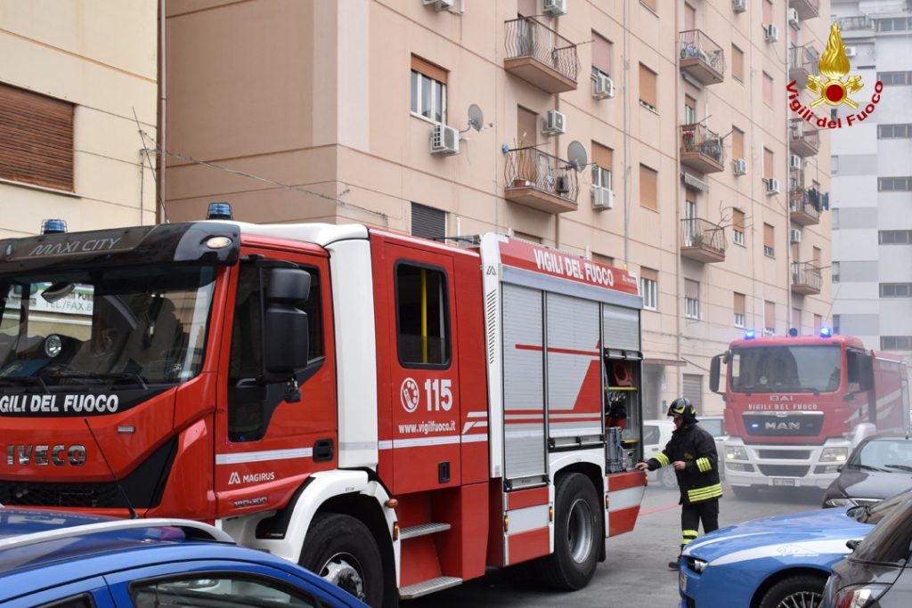 Paura nel quartiere Noce a Palermo: officina in fiamme