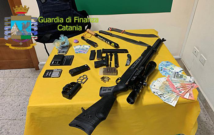 Armi in bungalow, arrestato socio lido Le Capannine Catania