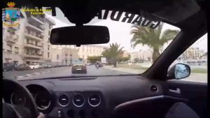 auto guardia di finanza palermo, la cala,