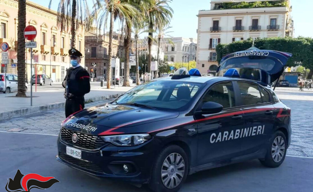 controlli carabinieri a Palermo, piazza verdi,