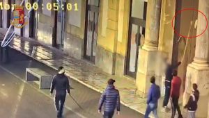 frame vandali in via Maqueda, baby gang