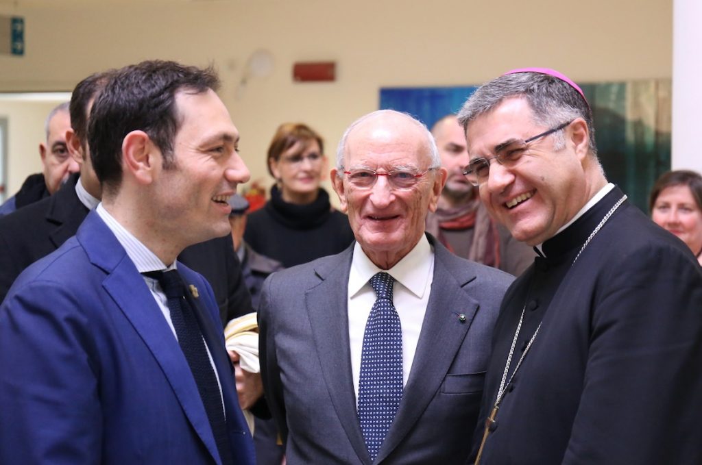 Nella foto da sinistra, l'assessore Ruggero Razza, il presidente Guido Filosto e l'arcivescovo Corrado Lorefice