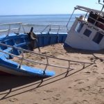relitti barche nella spiaggia di torre salsa, mareamico Ag