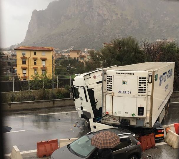 Incidente stradale sull'autostrada Palermo-Mazara del Vallo.