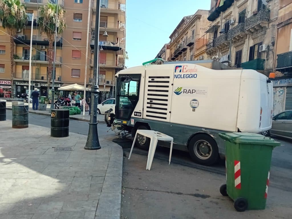 Idropulitrice Rap in azione a Borgo Vecchio, Palermo