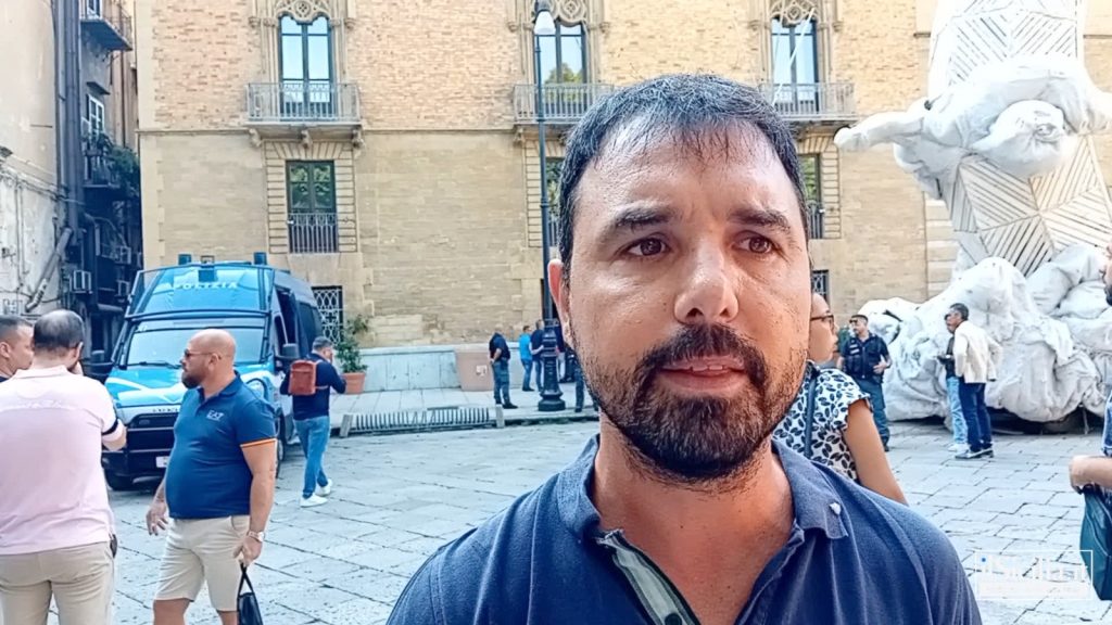 Andrea Gattuso, segretario Fp Cgil Palermo alla protesta dei concorsisti Rap