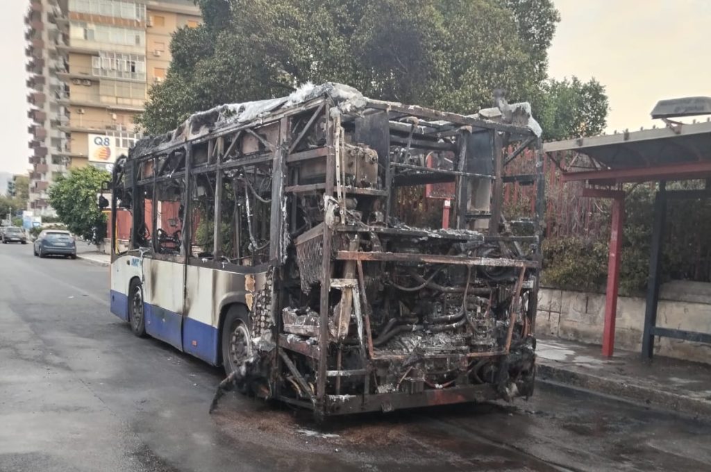 Autobus Amat, Notturno in fiamme zona Pagliarelli