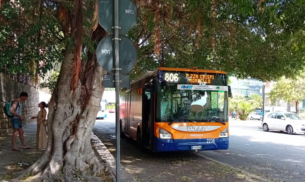 Amat, linea 806 al capolinea di piazza Croci