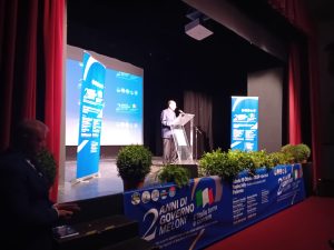 Renato Schifani sul palco dei due anni del Governo Meloni