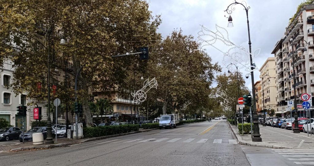 Palermo, installazione luminarie di Natale e Capodanno