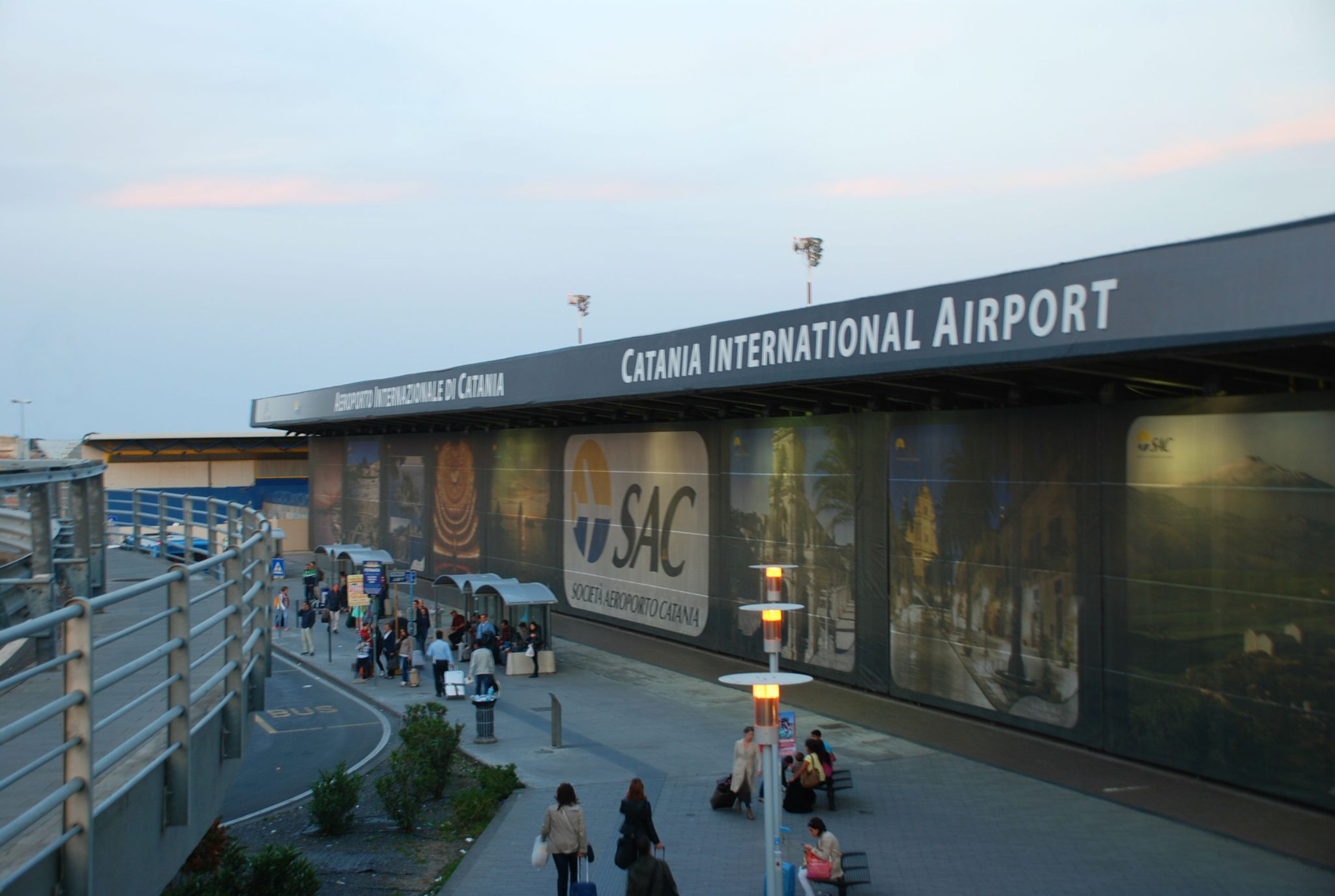 Aeroporto di Catania: chiusi due settori a causa dell'attività eruttiva