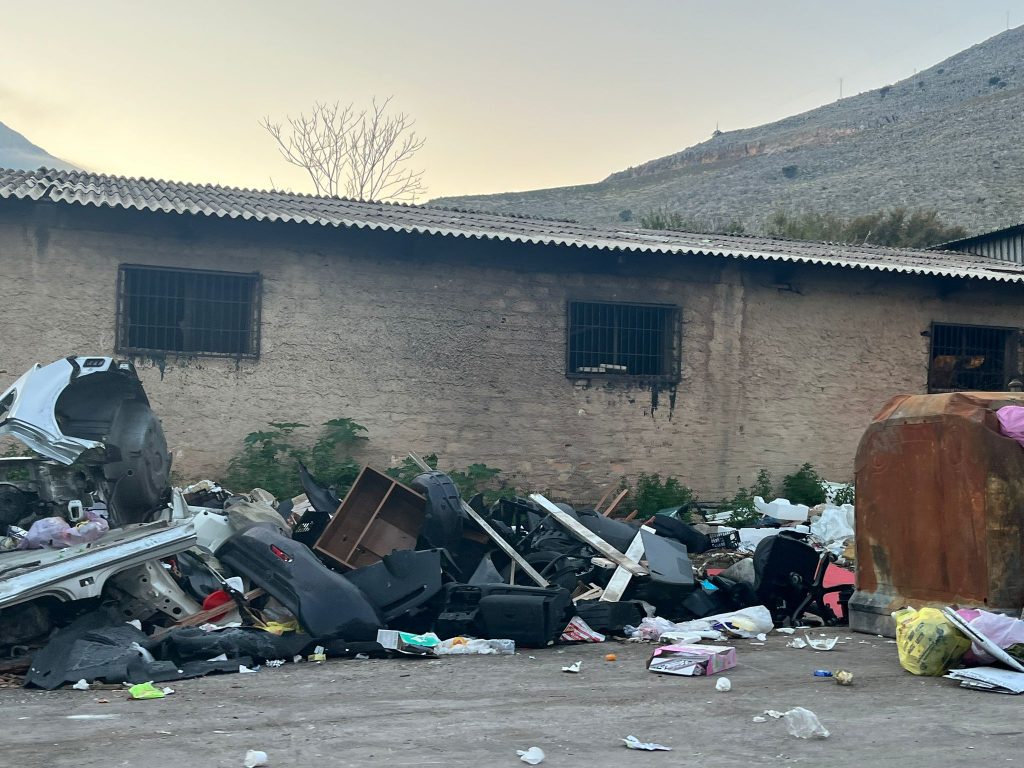 Rifiuti a Palermo, via Comiso, Borgo Nuovo