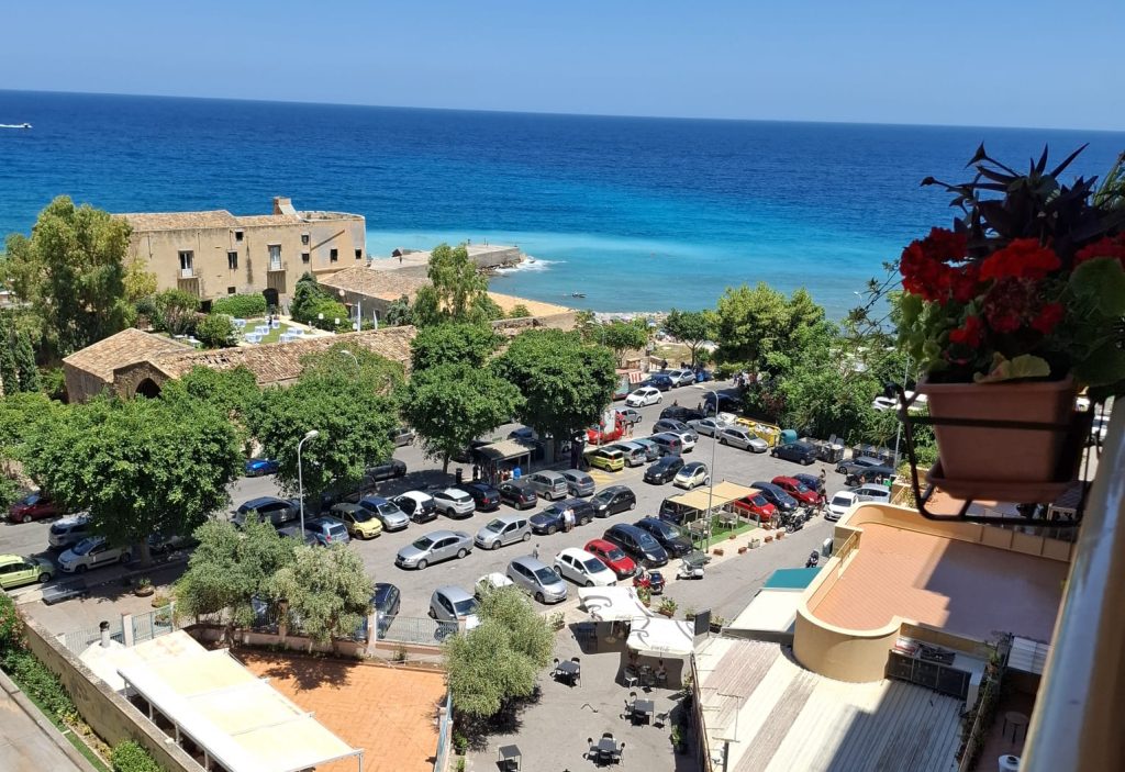 Caos traffico a Vergine Maria