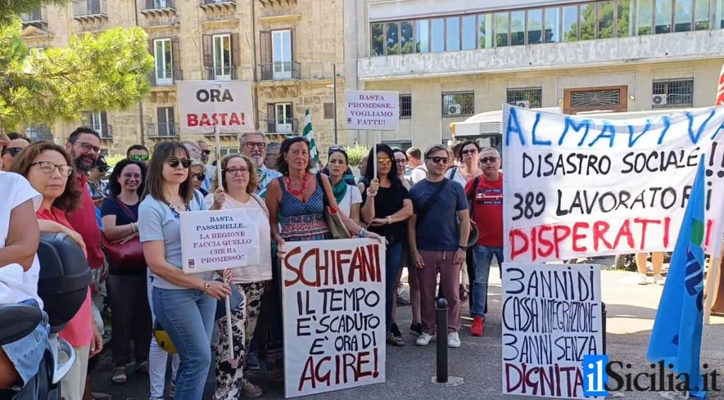 Protesta lavoratori Almaviva a Palermo