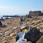 Rifiuti post Ferragosto sulla spiaggia di Romagnolo, Palermo