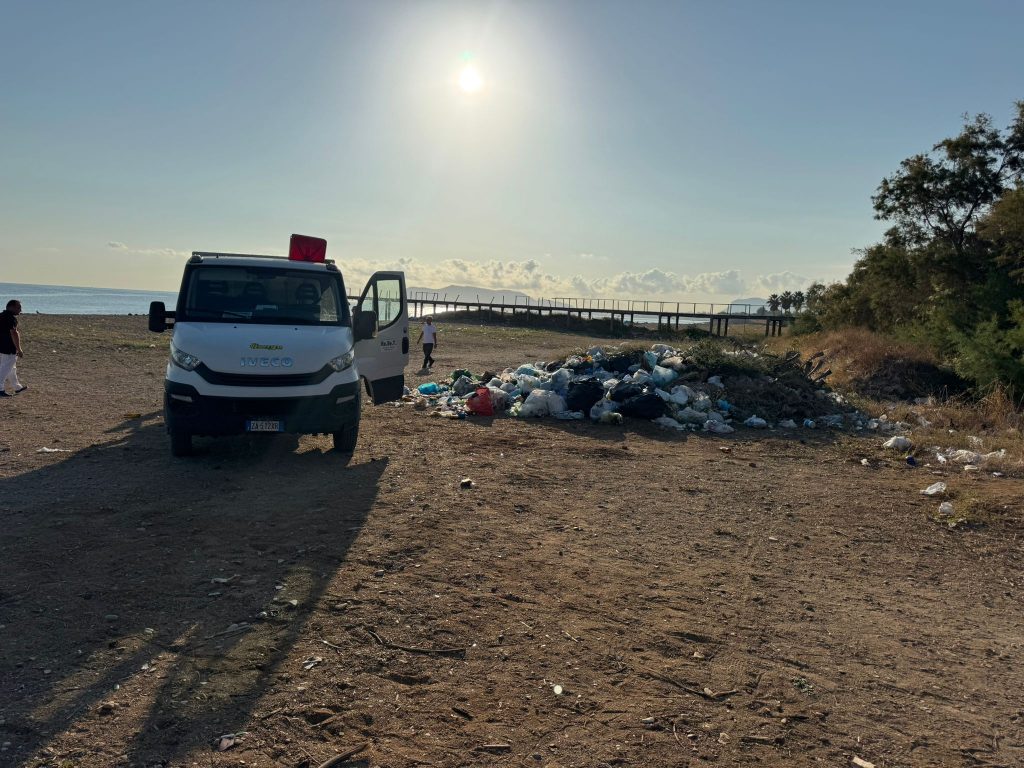 Romagnolo, Reset al lavoro per rimuovere rifiuti dalla spiaggia