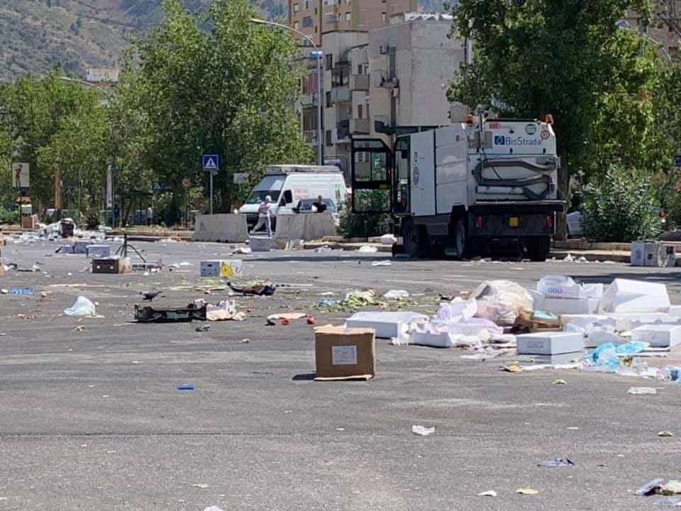 Palermo, rifiuti nei mercati rionali