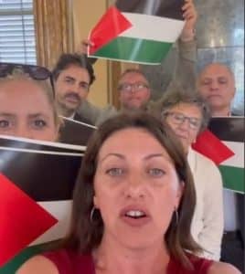 Opposizioni in aula a Palermo con le bandiere della Palestina