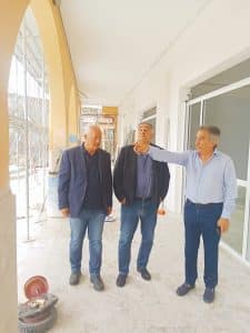 Pasquale Terrani e Aristide Tamajo durante il sopralluogo alla Casa del Fanciullo