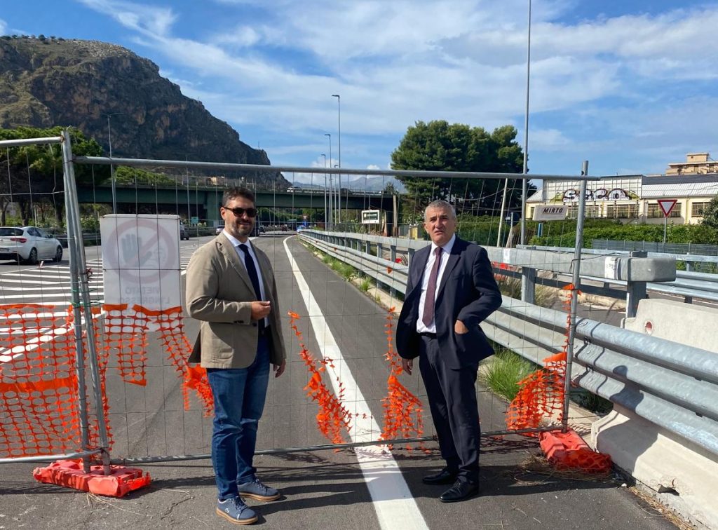 Gianluca Inzerillo e Totò Orlando sulle corsie lato mare dello svincolo di Brancaccio, Palermo
