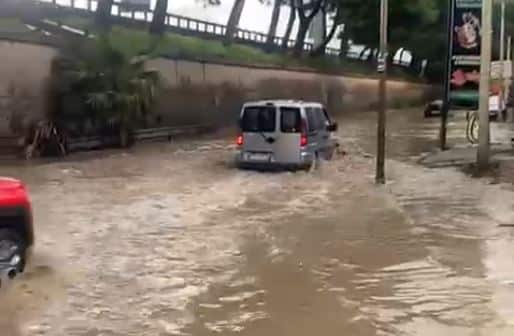 Maltempo a Palermo, allagamenti in via Messina Montagne