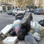 Raccolta differenziata a Palermo, rifiuti abbandonati per strada