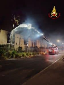 Vigili del fuoco in azione fra via Pecoraino e via Sferruzza, Palermo