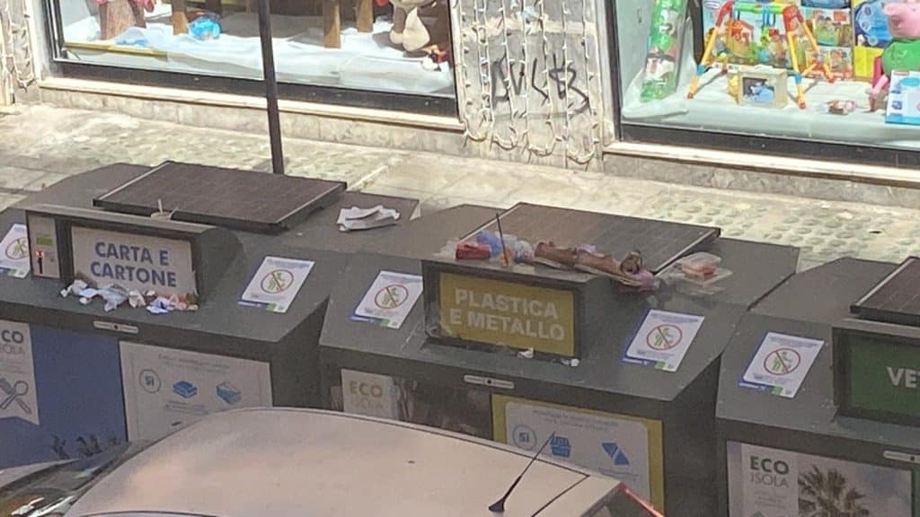 Cassonetti intelligenti via Napoli, Palermo