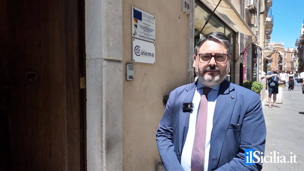 Felice Panebianco davanti alla sede della Fondazione Taormina Arte