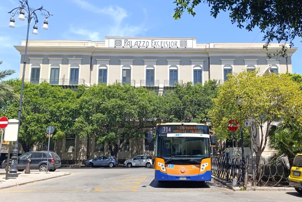 Amat Palermo, linea 704 al capolinea di piazza Croci